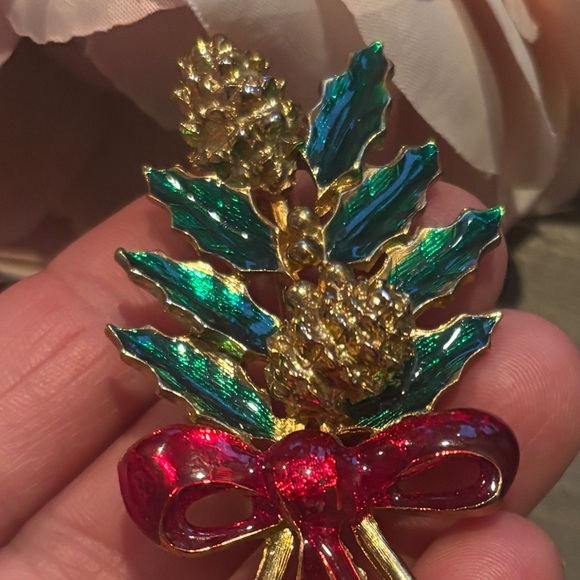 Vintage Gold and Red Bow Holiday Brooch - Picture 4 of 9
